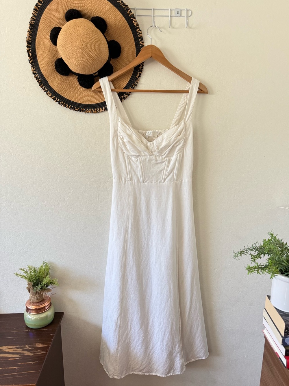 ASTR Estella Corset White Linen Blend Sleeveless Midi Dress Size Medium Revolve - Picture 3 of 16